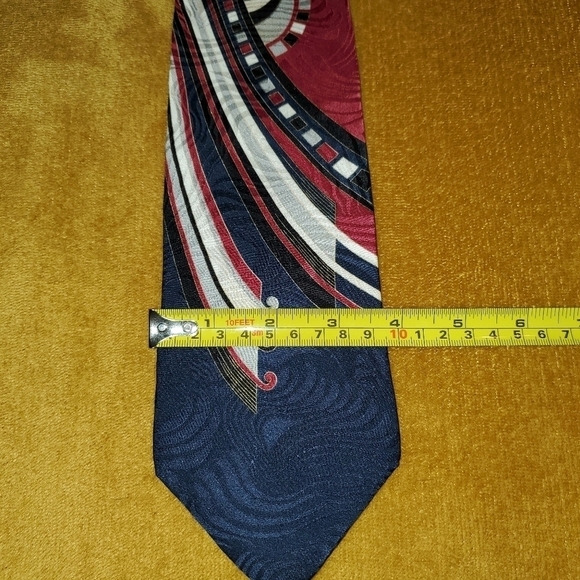 Red, White, Blue Patterned Tie New - Picture 3 of 5